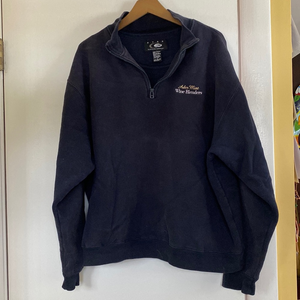 Men’s navy blue large sweat shirt With zipper in the front